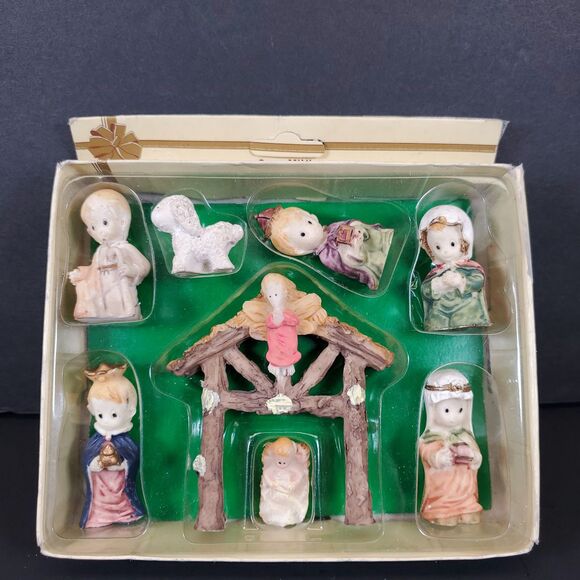 Ceramic Nativity Figurine Set in Box Vintage Christmas Decor - Picture 5 of 6